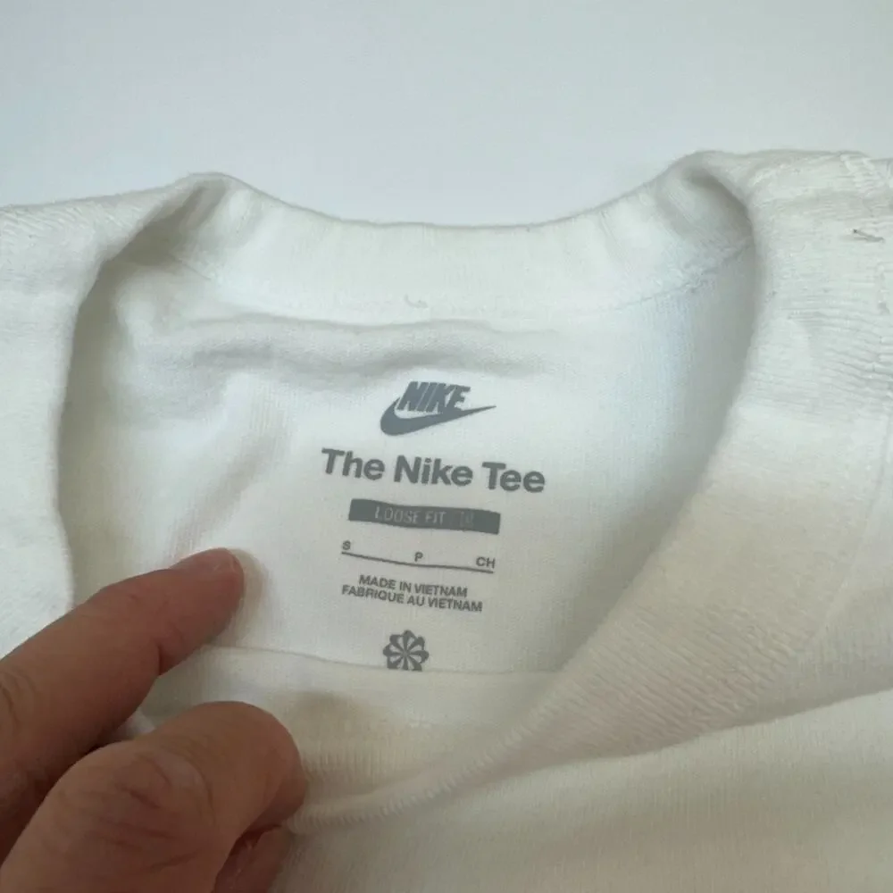 Nike Shirt Mens Small White Long Sleeve Pocket Crew Neck 100% Cotton Tagless